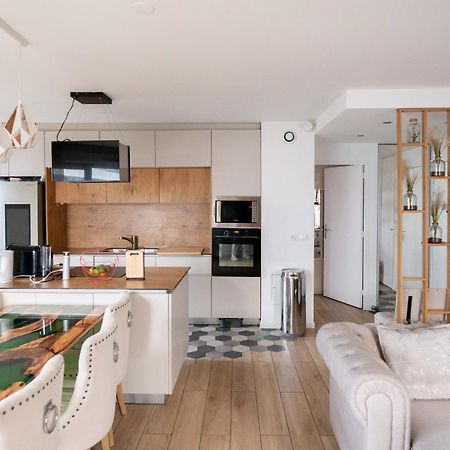 Elise De Roche Equipe Balcon Parking Rer B Apartment Le Bourget Exterior foto