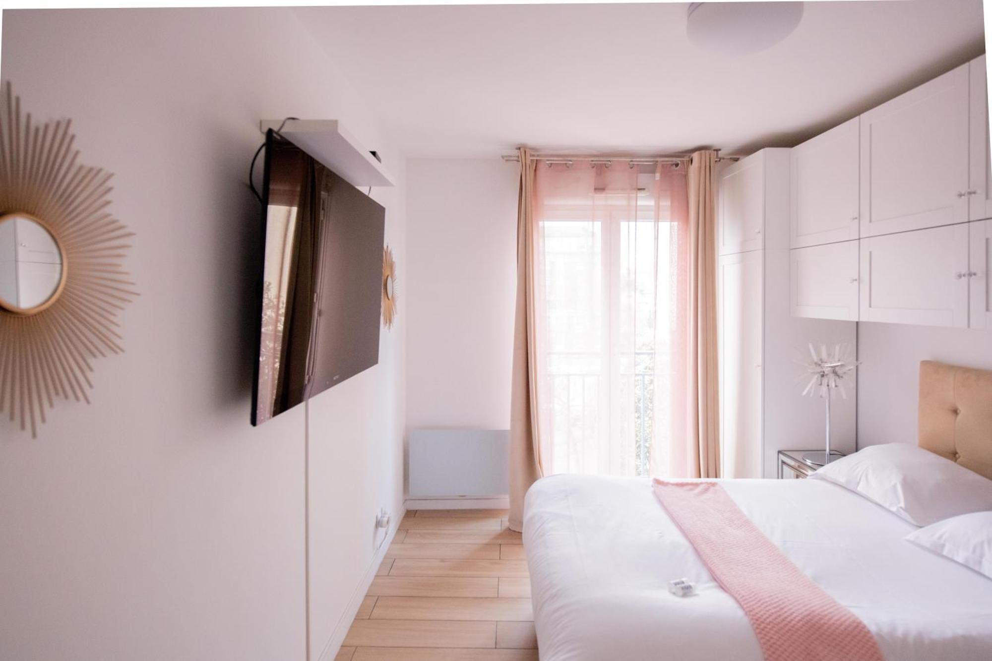 Elise De Roche Equipe Balcon Parking Rer B Apartment Le Bourget Exterior foto