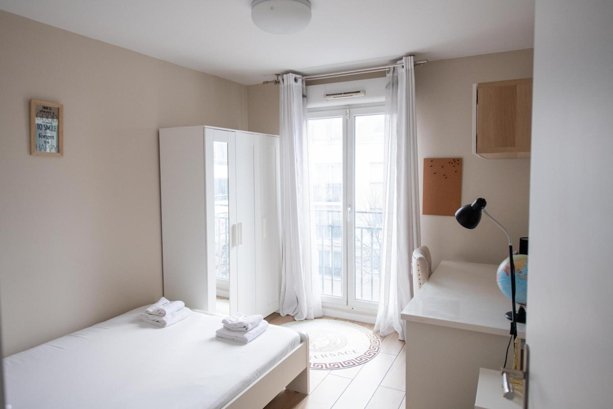 Elise De Roche Equipe Balcon Parking Rer B Apartment Le Bourget Exterior foto