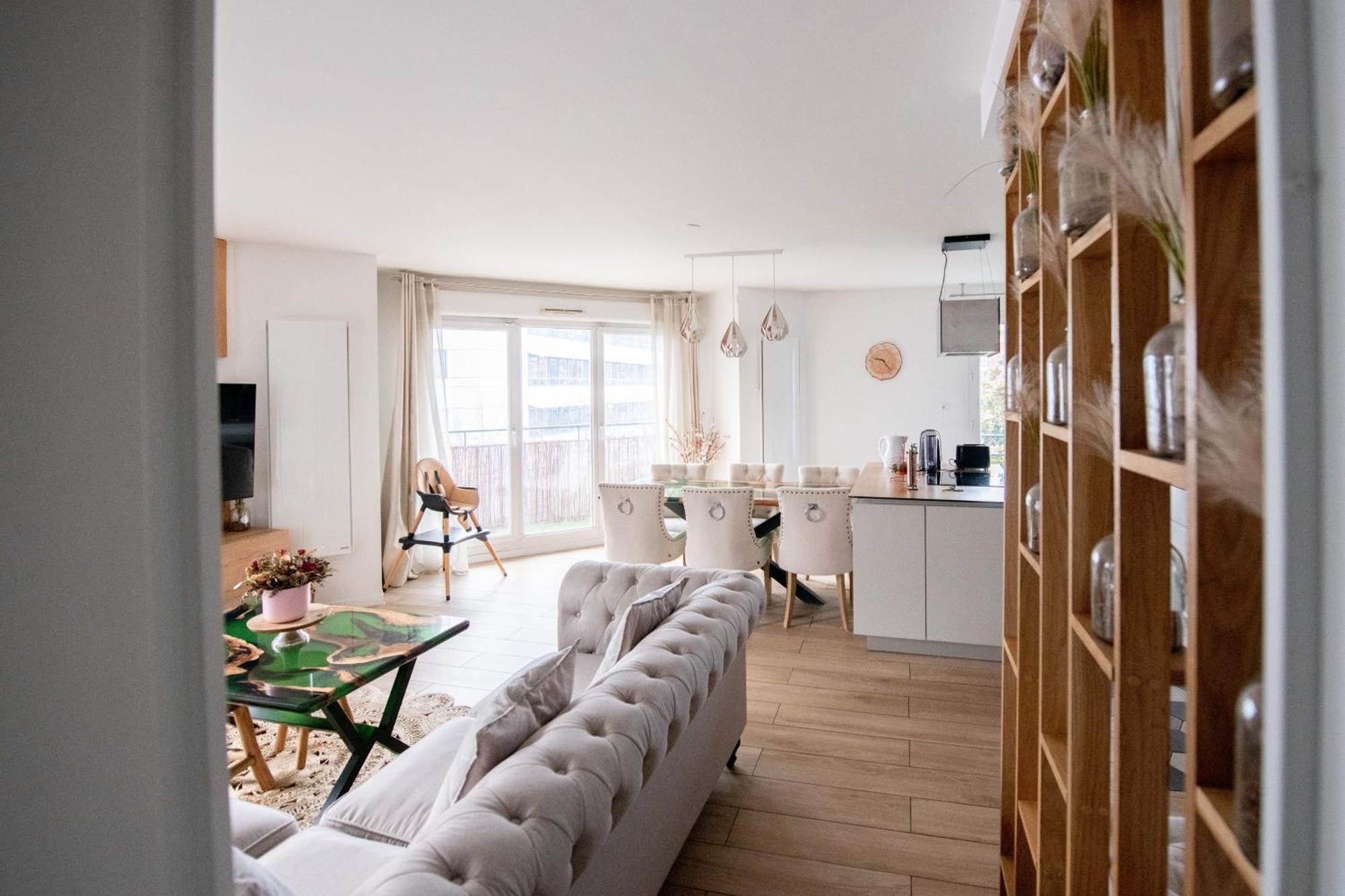 Elise De Roche Equipe Balcon Parking Rer B Apartment Le Bourget Exterior foto