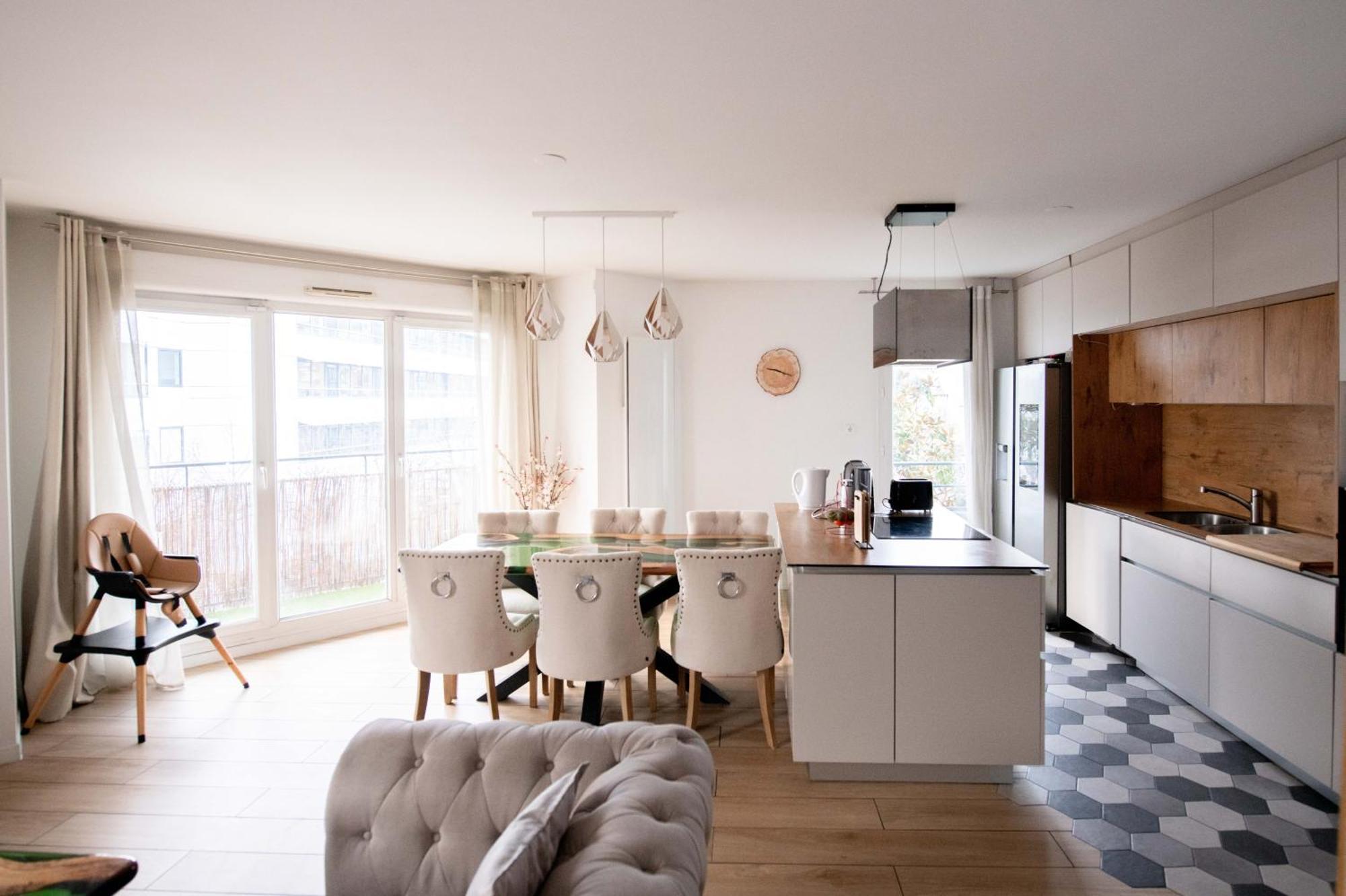 Elise De Roche Equipe Balcon Parking Rer B Apartment Le Bourget Exterior foto
