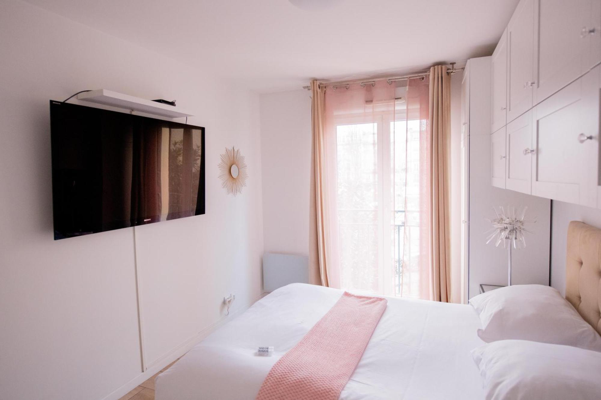 Elise De Roche Equipe Balcon Parking Rer B Apartment Le Bourget Exterior foto