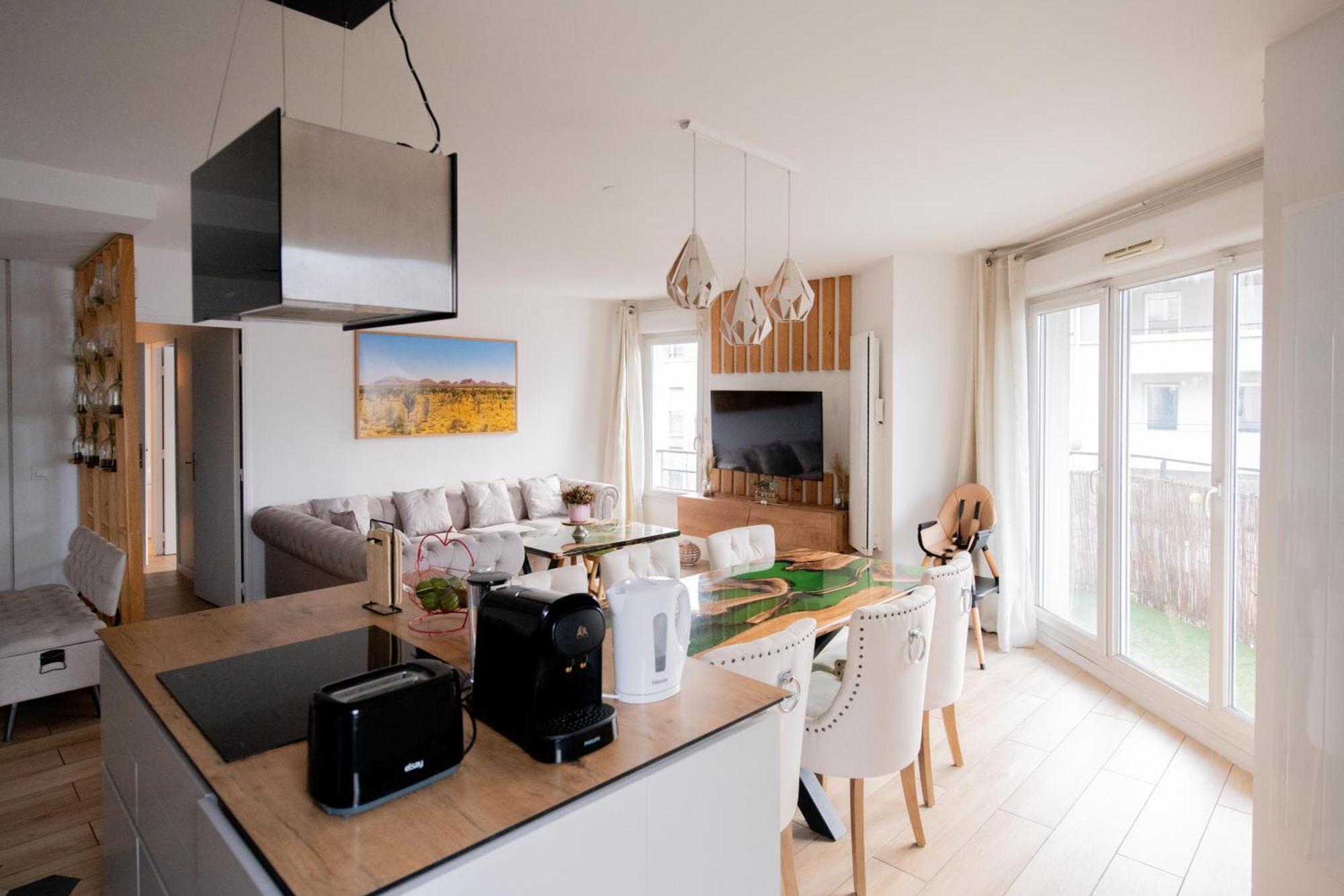 Elise De Roche Equipe Balcon Parking Rer B Apartment Le Bourget Exterior foto