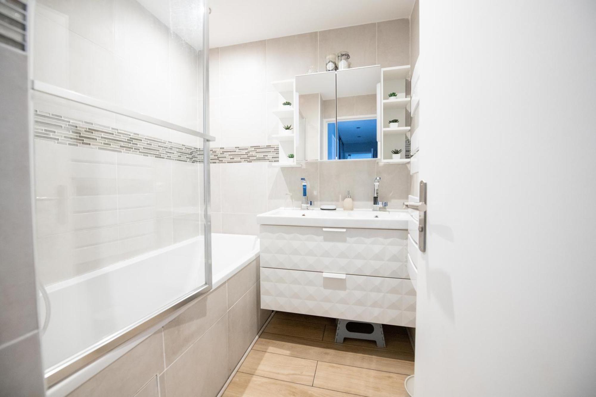 Elise De Roche Equipe Balcon Parking Rer B Apartment Le Bourget Exterior foto