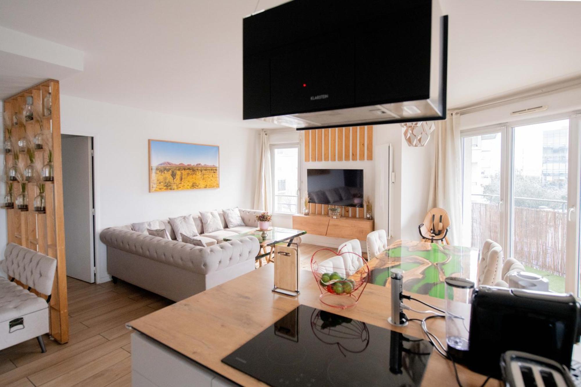 Elise De Roche Equipe Balcon Parking Rer B Apartment Le Bourget Exterior foto