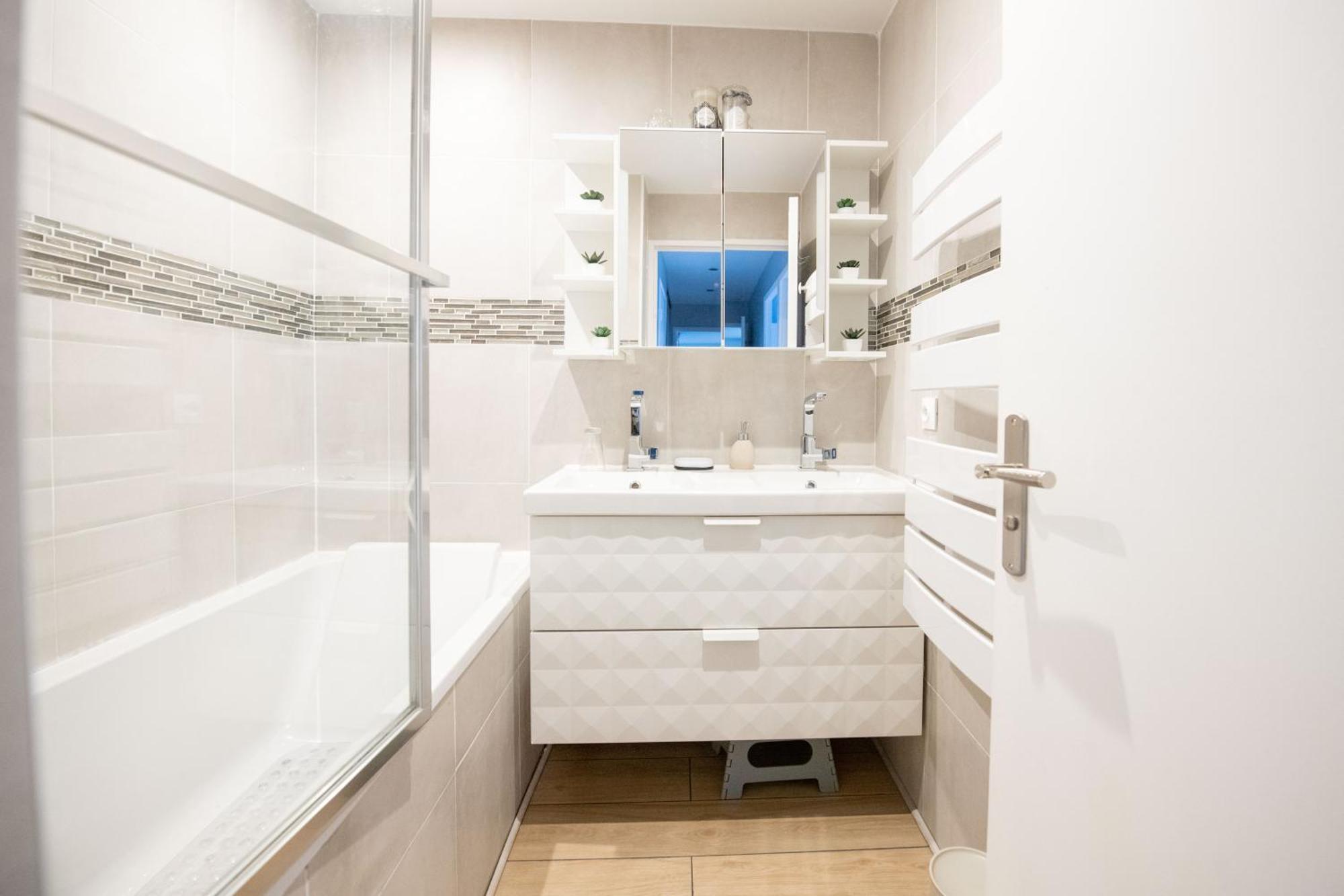 Elise De Roche Equipe Balcon Parking Rer B Apartment Le Bourget Exterior foto