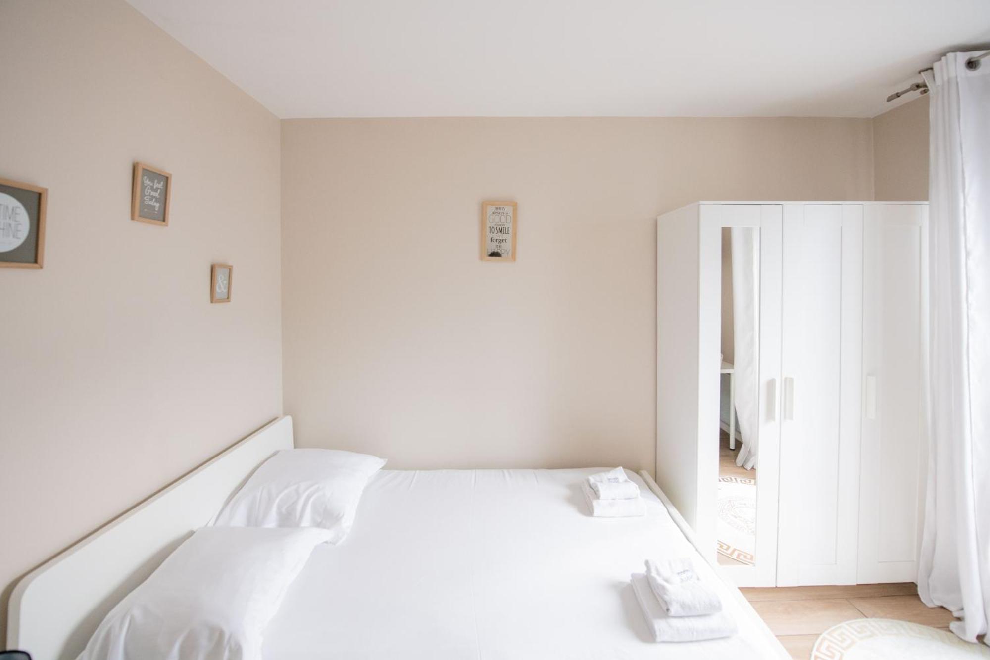 Elise De Roche Equipe Balcon Parking Rer B Apartment Le Bourget Exterior foto