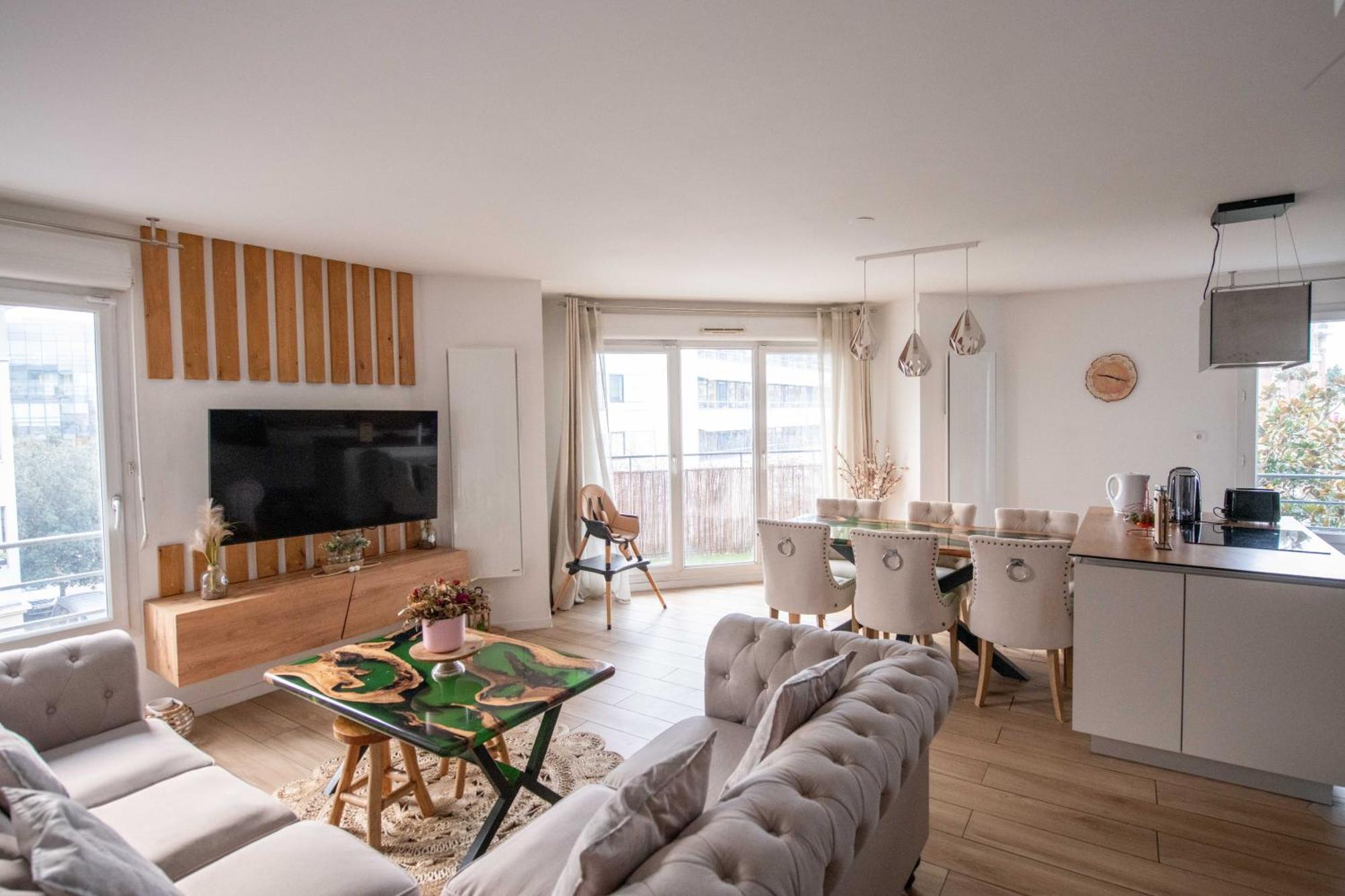 Elise De Roche Equipe Balcon Parking Rer B Apartment Le Bourget Exterior foto