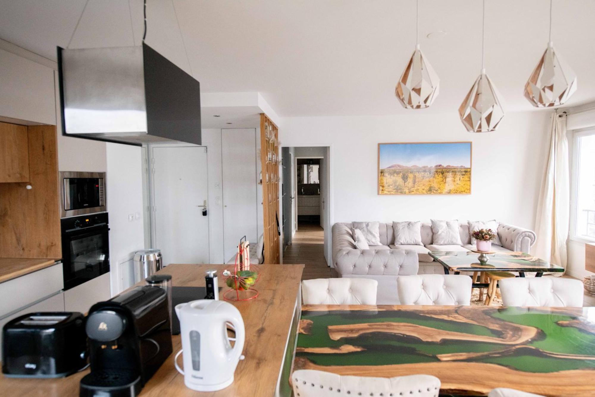Elise De Roche Equipe Balcon Parking Rer B Apartment Le Bourget Exterior foto