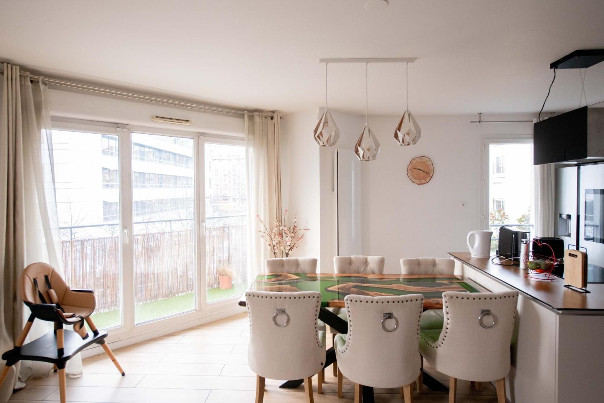 Elise De Roche Equipe Balcon Parking Rer B Apartment Le Bourget Exterior foto